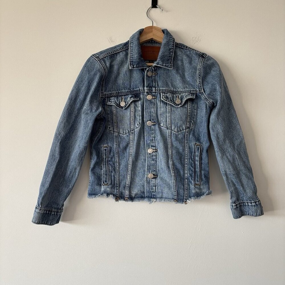 Lucky Brand Denim Tomboy Trucker Jacket Frayed Hem Size Small Boho Casual Grunge - Picture 5 of 14